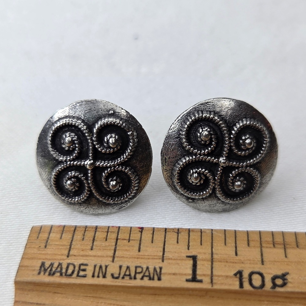 Vtg Pewter Round Tinnknapp Swirl Stud Earrings Celtic Knot Style Metal Jewelry